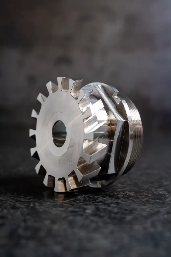 Pièce de précision en aviation à Pau